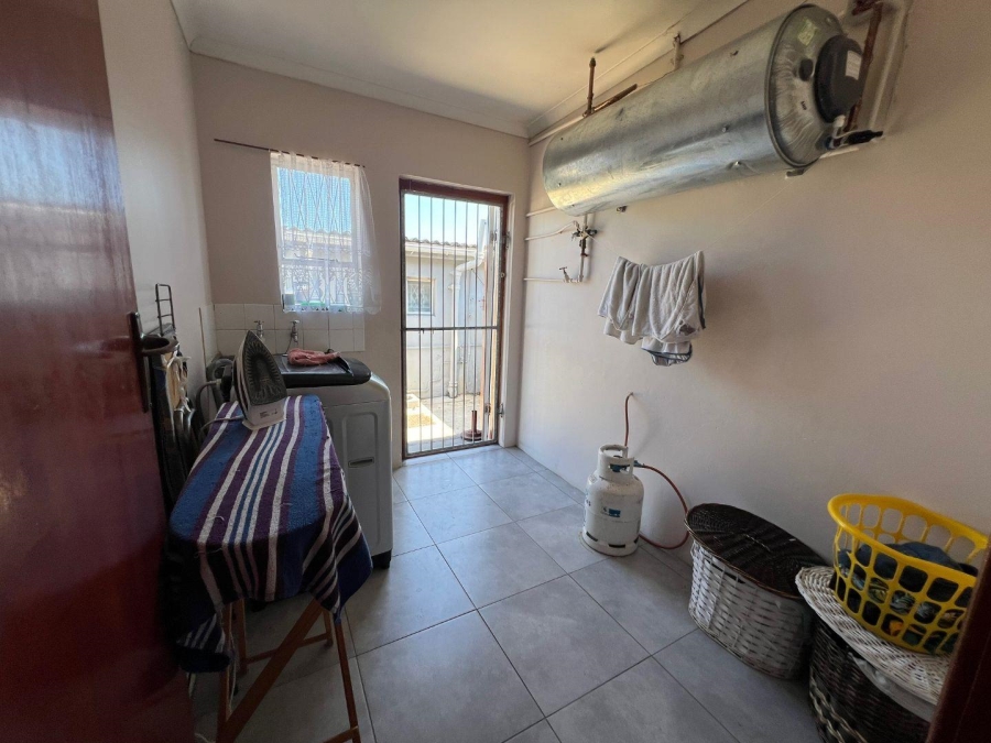 4 Bedroom Property for Sale in Kabega Park Eastern Cape